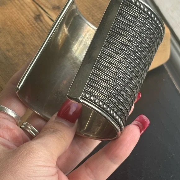 Women’s beautiful silver coloured thick Cuff Bracelet - Picture 7 of 8